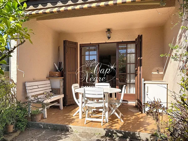 Appartement rez-de-jardin studio de 30m² avec terrasse et jardin à Cavalière - proche plage