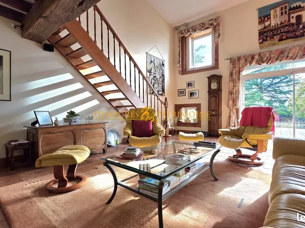 Maison 5 pièces 236 m²
