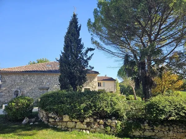 BEL ENSEMBLE IMMOBILIER PROCHE DE LECTOURE