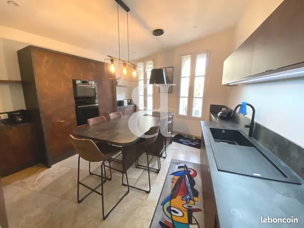 Appartement 7 pièces 250 m²