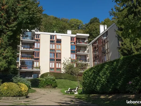Appartement 4 pièces 91m2 + 10m2 terrasse Jouy en Josas centre
