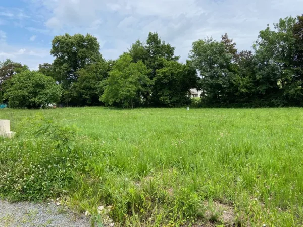 Terrain 585 m²