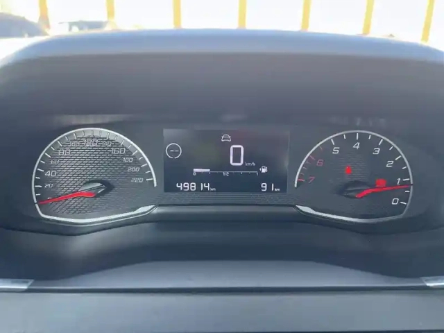 Peugeot 208 puretech 75 s&amp;s bvm5 — photo 47