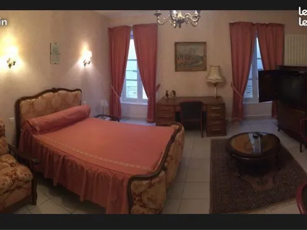 Chambre meublée au mois Roussillon