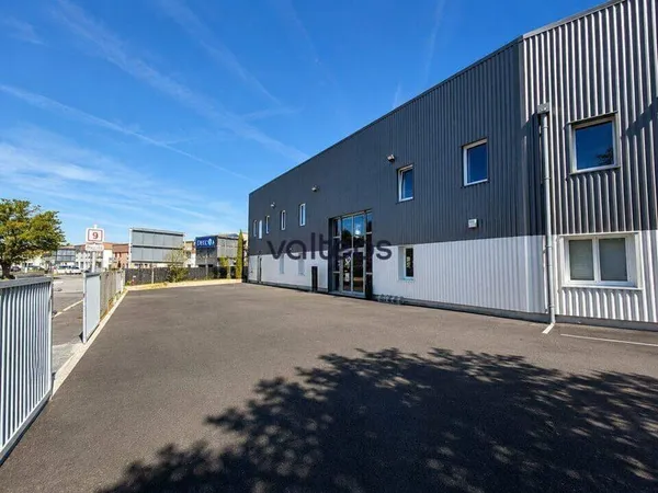 Local commercial 750 m²
