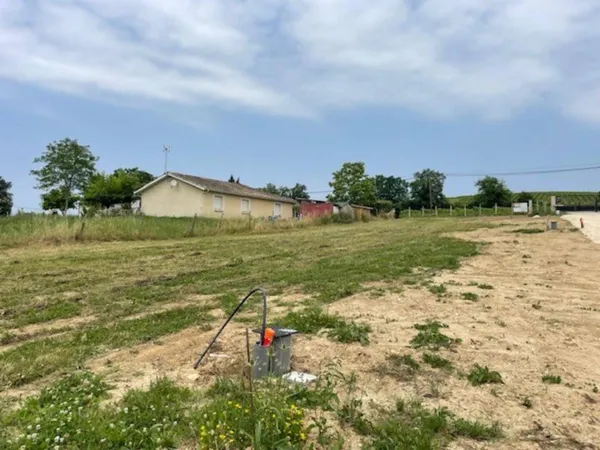 Terrain constructible 815 m²