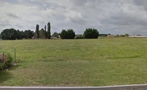 Terrain 742 m²