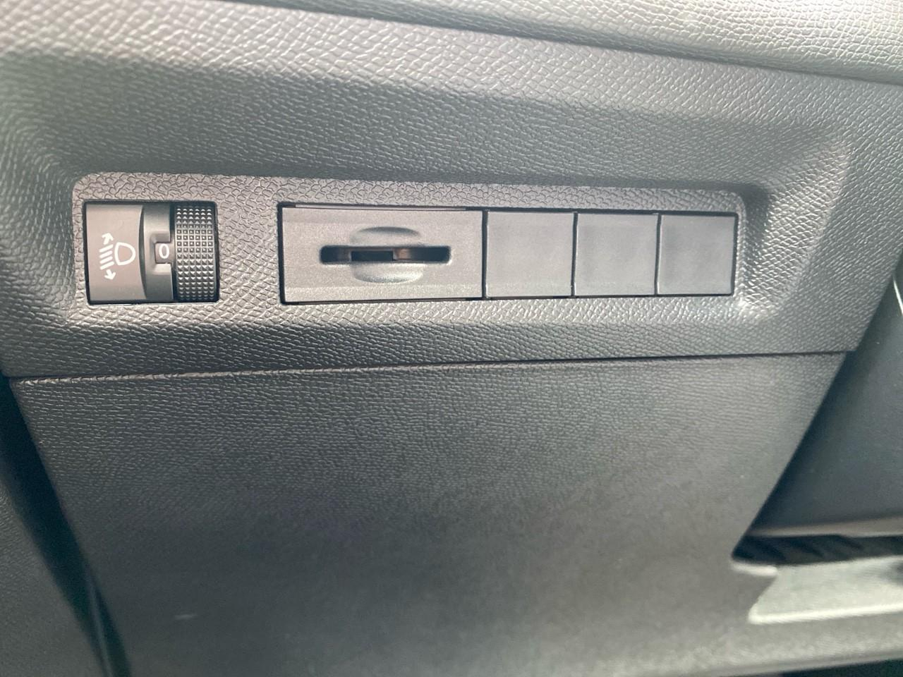 Peugeot 308 1.2 hybrid 145ch style e-dcs6 — photo 14