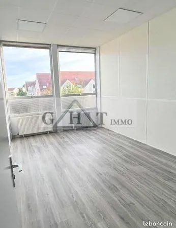 Bureau 208 m²