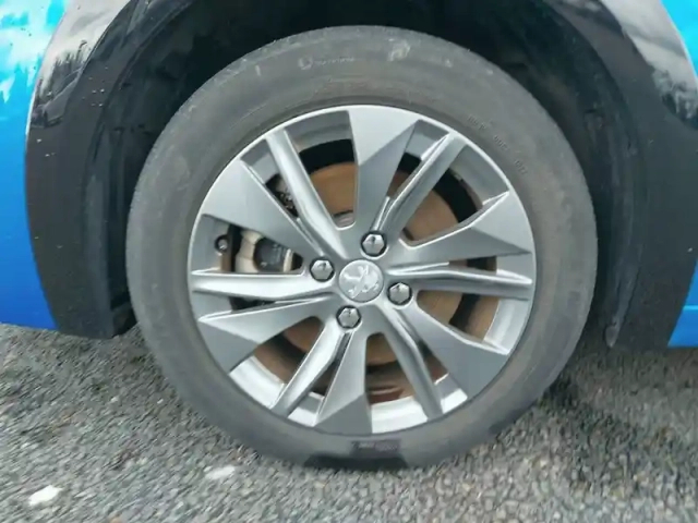 Peugeot 208 electrique 50 kwh 136ch — photo 13
