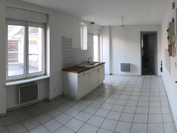 Location F2 très calme avec terrasse