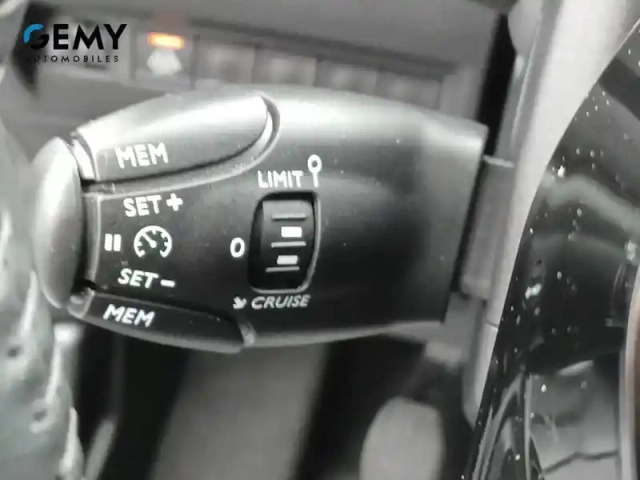 Peugeot 208 puretech 100 s&amp;s bvm6 — photo 11