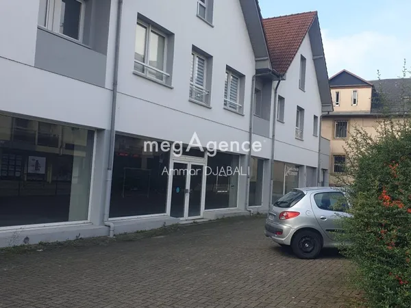 Local commercial modulable de 2 630 m² au coeur de Schiltigheim, idéal pour bureaux, coworking ou ac
