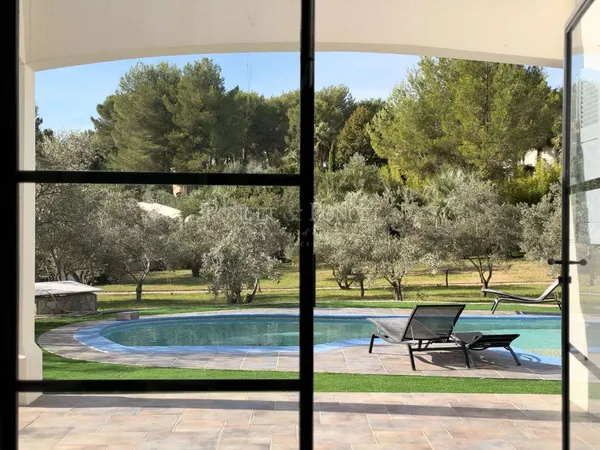 Maison 5 pièces 217 m²