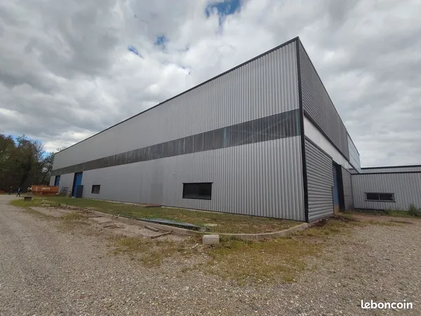 Local industriel 2 000 m²