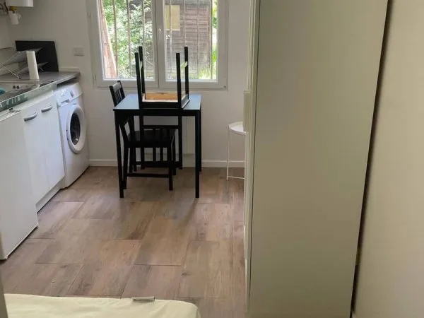 Studio 1 pièce 13 m²