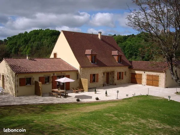 Ensemble de 2 maisons mitoyennes avec piscine