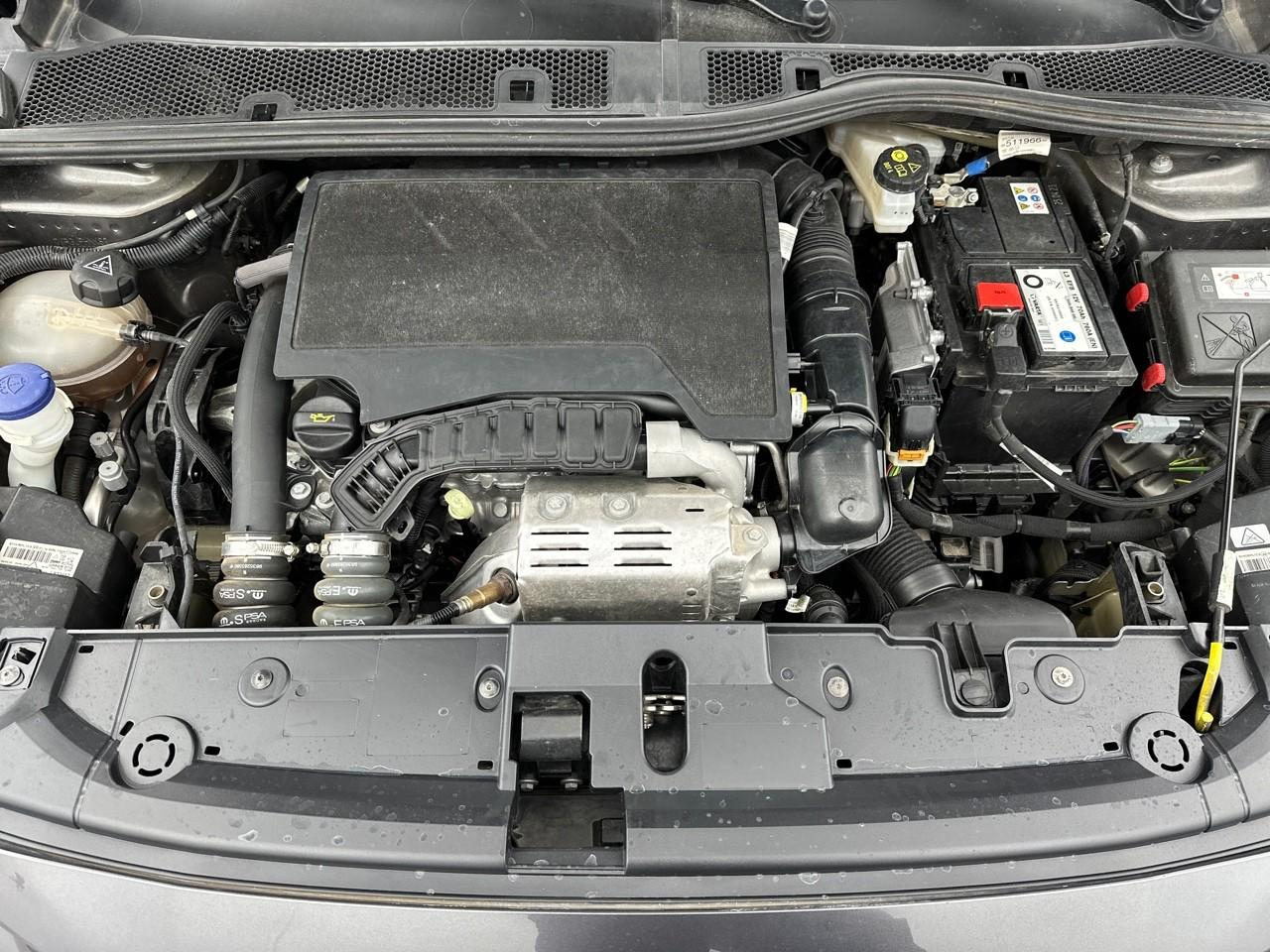 Peugeot 208 puretech 100 s&s eat8 gt — photo 13