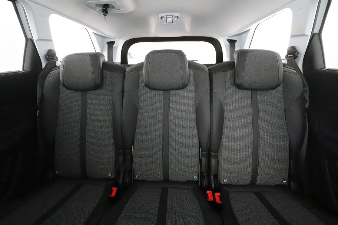 Peugeot 5008 1.2 PureTech Allure EAT8 — photo 14