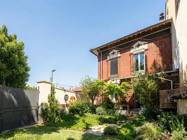 VILLA début xix ème - 194 m2 avec JARDIN et vue PARIS
