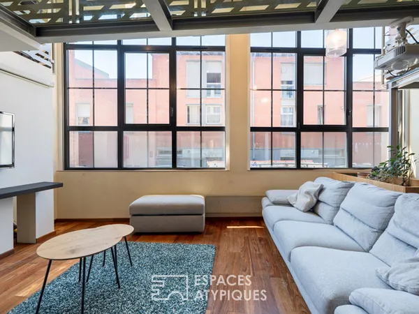 Loft contemporain lumineux avec verrière hors norme