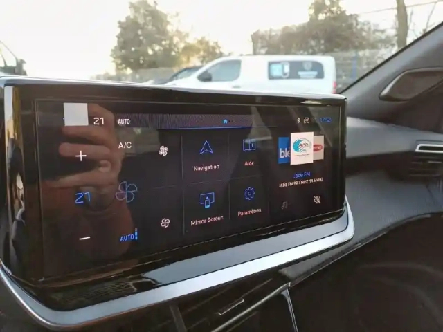 Peugeot 2008 hybrid 110 e-dcs6 — photo 40