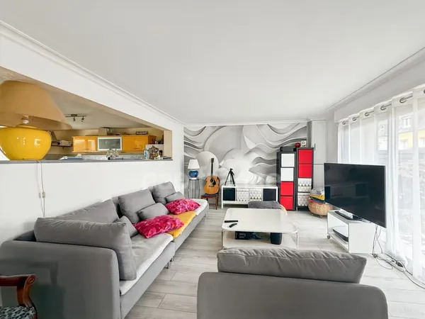 LE RELECQ-KERHUON - À DEUX PAS DE LA MER, UNE MAISON FAMILIALE AUX BEAUX VOLUMES