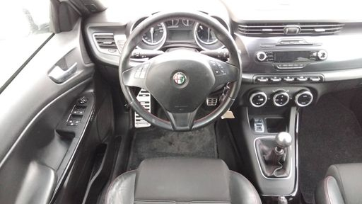 Alfa Romeo Giulietta 2.0 JTDm 140 - Distinctive – 2012 – 121144 km – Diesel – Boîte Manuelle — photo 37