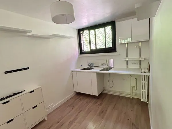 Studio Meublé - à 7 min à pied de la gare de St-Cloud