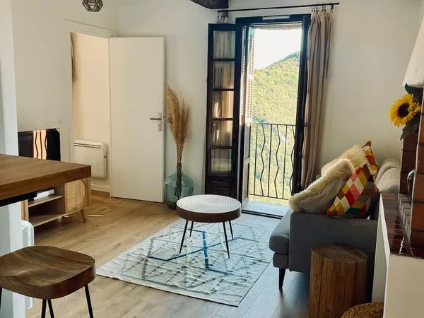 Location hauteurs Monaco, vue imprenable, 2 pièces refait à neuf, meublé, cuisine séparée tout équip