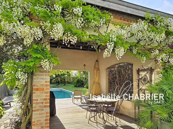 LA FLECHE, MAISON FAMILIALE AVEC PISCINE