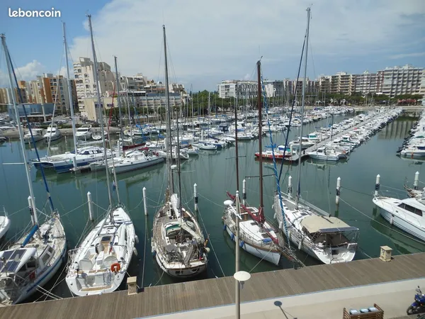 Loue appartement F2 à Carrnon