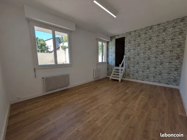 Ureaux 60 m² rénovés avec parking privatif — RDC, Bordeaux Croix de Seguey