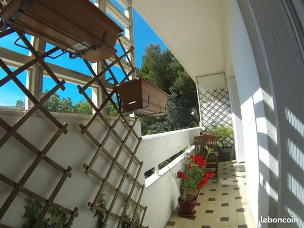 Studio meublé au calme - secteur St Giniez