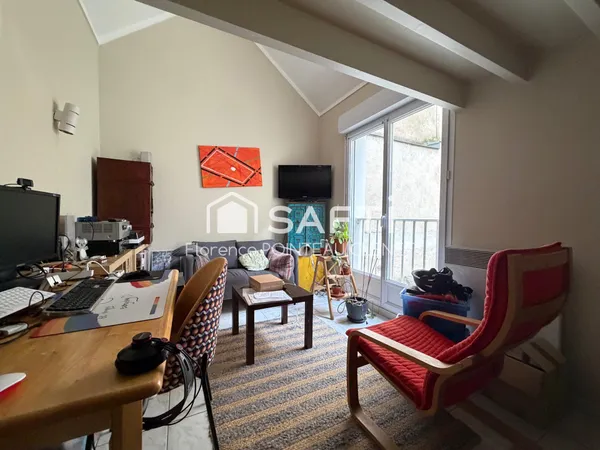 T2 en triplex vendu loué, secteur Saint Serge.