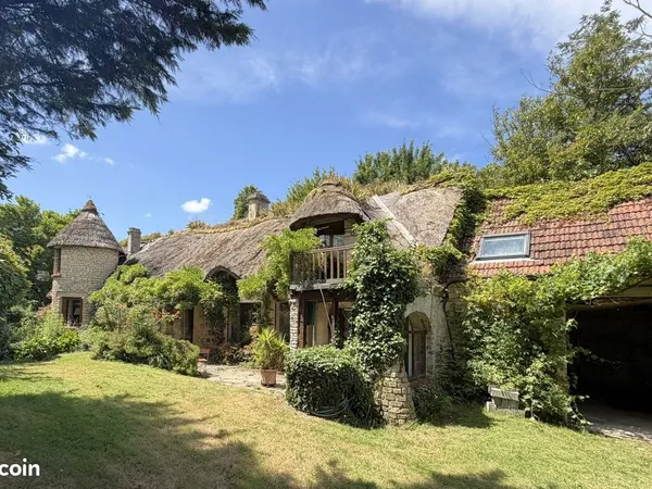 Putot en Bessin, N13 Axe Caen/Bayeux. Maison atypique + gîte
