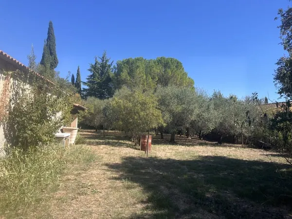 Argilliers Terrain Constructible 1 390 m2