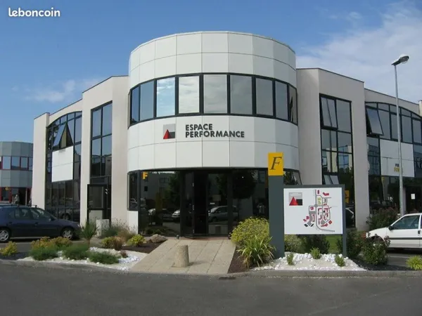 BUREAUX 237 m² SAINT GREGOIRE