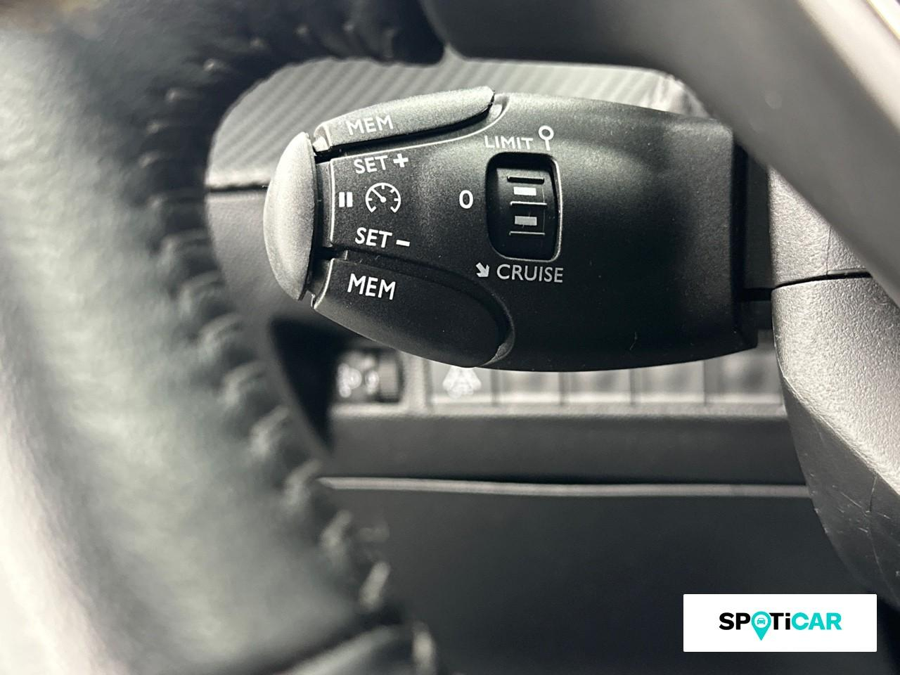 Peugeot 2008 1.2 puretech 130ch s&s roadtrip eat8 — photo 17