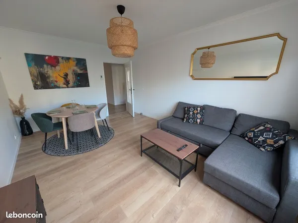 T3 meublé 68 m² - 900 CC - box dispo