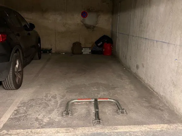 Emplacement de parking sécurisé rue Arago Puteaux
