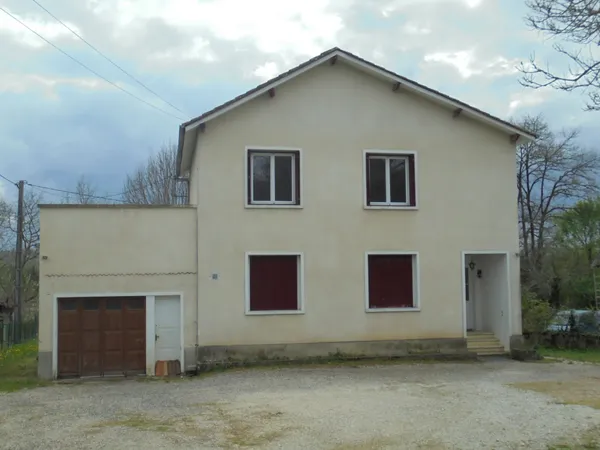 EXCLUSIVITÉ – MAISON AVEC GARAGE SUR 1 300 M² DE TERRAIN
