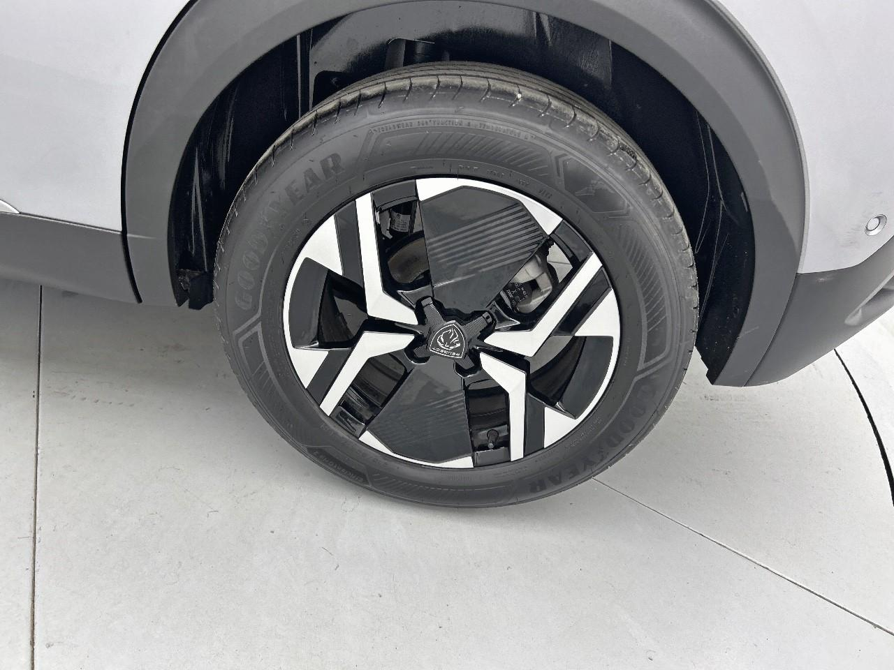 Peugeot 2008 130 s&s eat8 allure — photo 16