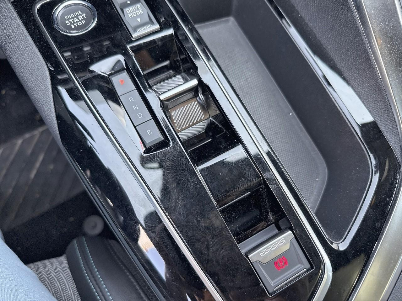 Peugeot 3008 hybrid 180 e-eat8 allure pack — photo 15