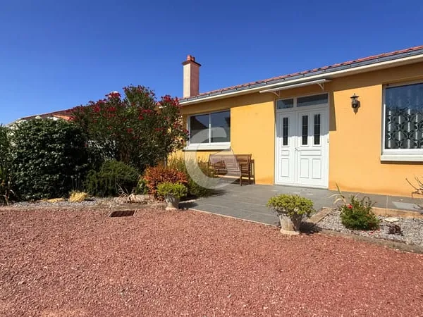 MAISON - 7 PIECES - 130 M² - A VENDRE - SAINT AVAUGOURD DES LANDES