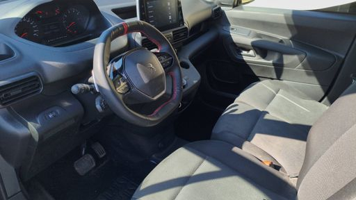 Peugeot Partner vu 1.5 BlueHDi 130 EAT8 - Asphalt – 2022 – 59823 km – Diesel – Boîte Automatique — photo 15
