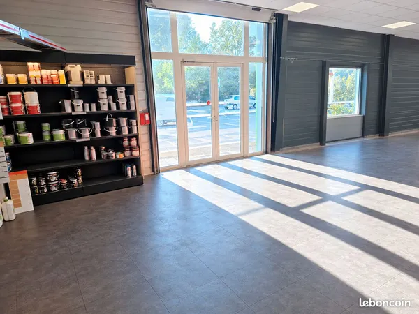 Local commercial 900 m² LIMOGES