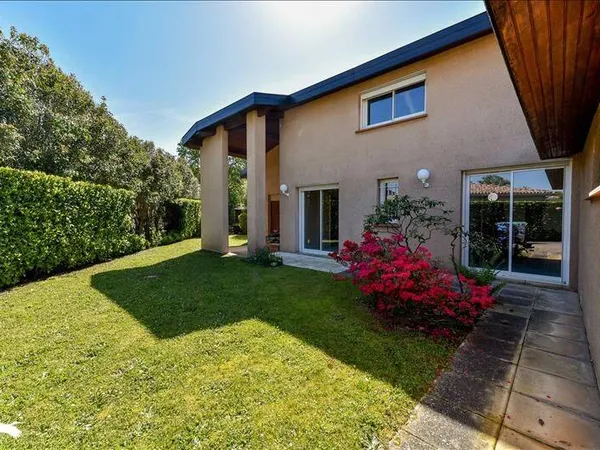 Maison 7 pièces 258 m²
