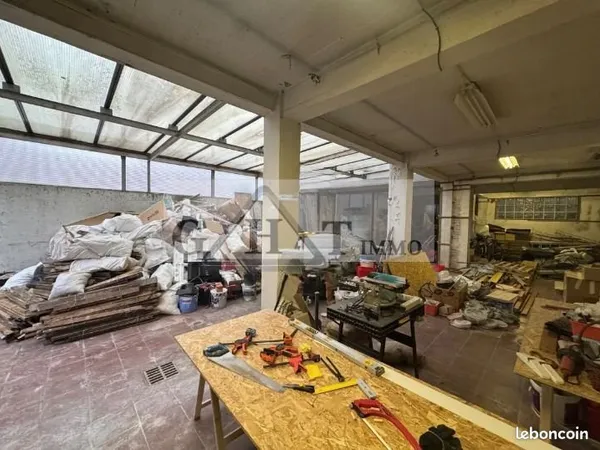 Local industriel 320 m²