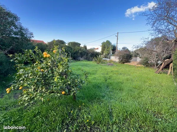 Vente terrain à bâtir 434 m2 centre-ville Saint-Aygulf